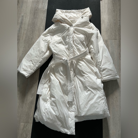 White long down jacket - Picture 6 of 8